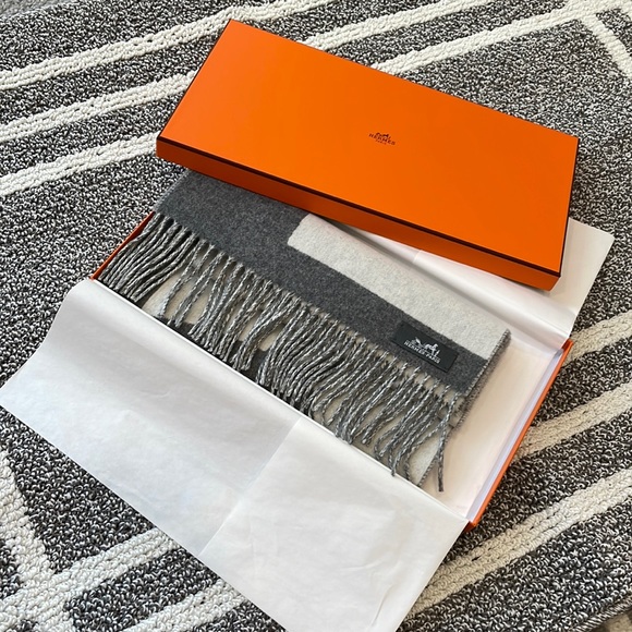 Authentic Hermes double sided cashmere Horse Scarf - Picture 11 of 14